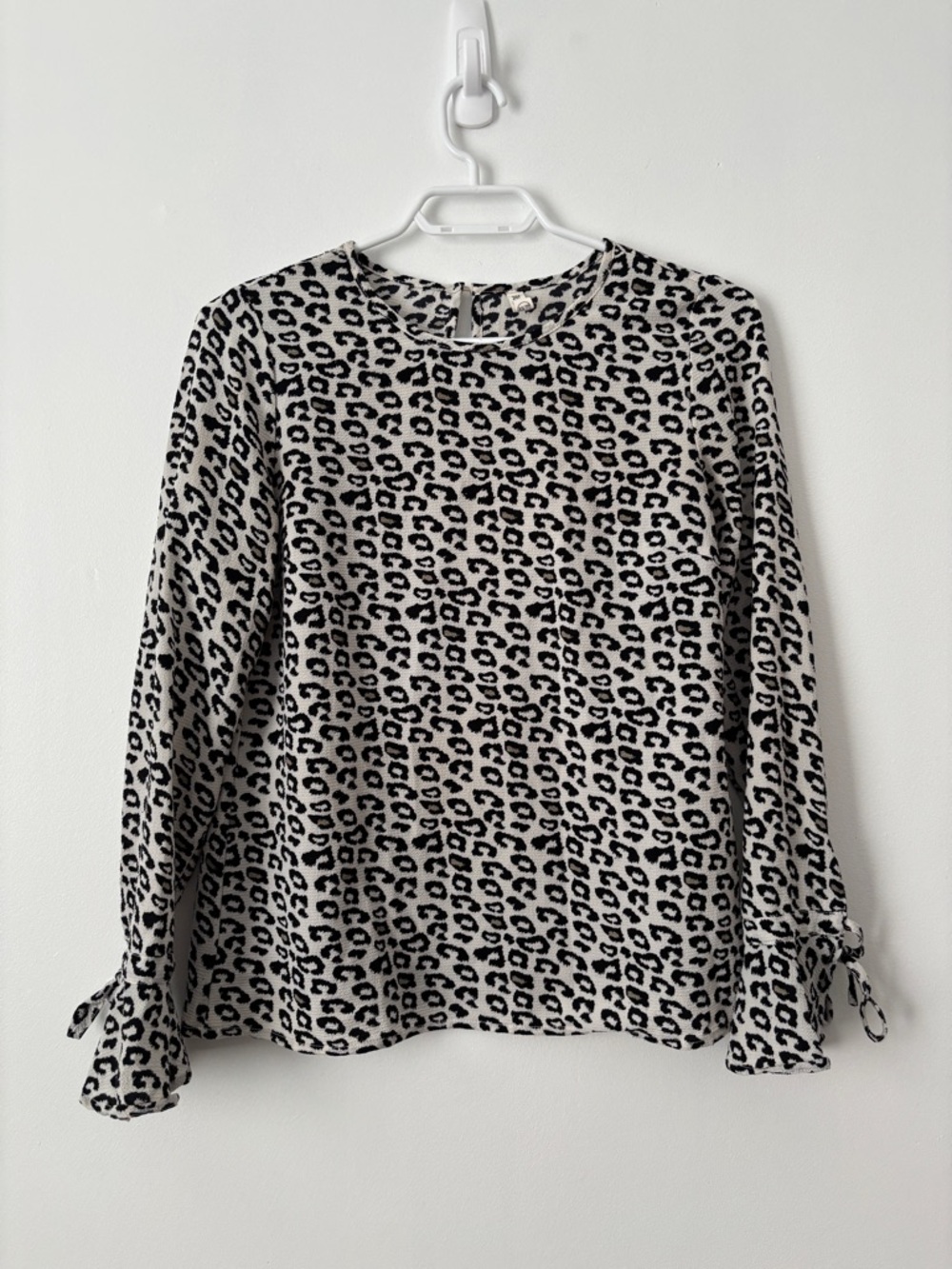2/$10 Bluenotes Leopard Print Long Sleeve Blouse Tie Cuff Flared Animal XS